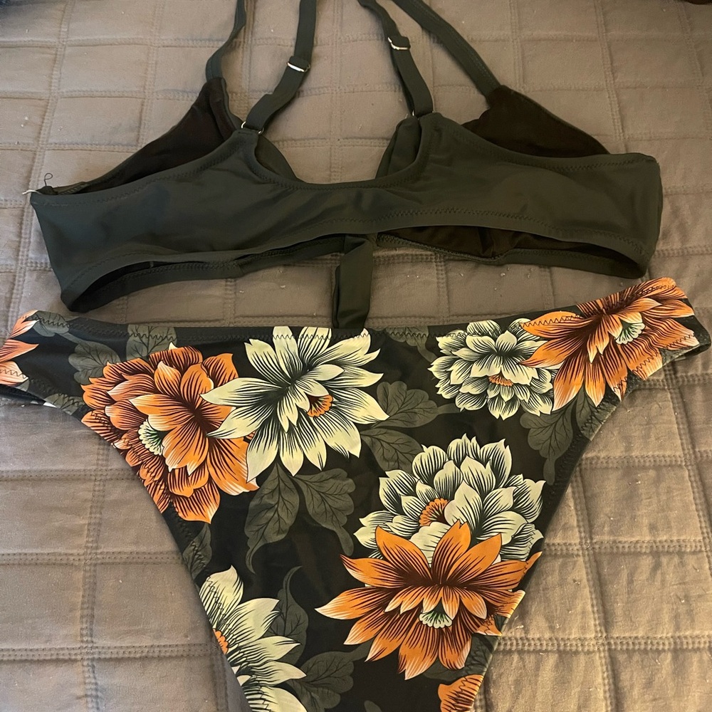 3/$35 WOMEN'S BUNDLE Floral Green Bikini Set - Picture 4 of 5